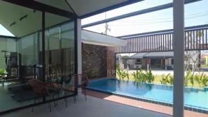 LARGE & QUIET 3bd Home with Security & Pool