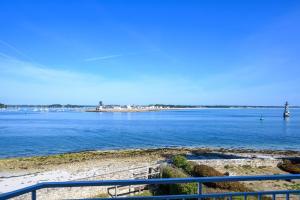 Maisons de vacances Maison de 4 chambres a Loctudy a 100 m de la plage avec vue sur la mer jardin clos et wifi : photos des chambres