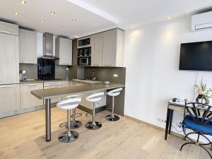 Grand studio cabine à côté des plages NER634