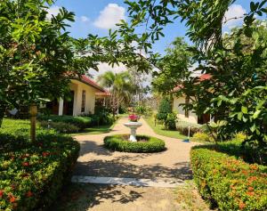 Beautiful bungalow with shared outdoor pool and 2km from the beach