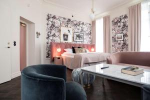 Junior King Suite room in The Vault Hotel
