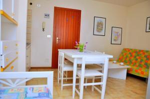 Beautiful studio apartment in a seafront building