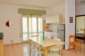 Spacious seaside flat for large families