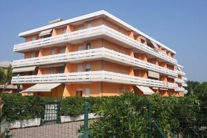 Nice three-bedroom flat with balcony