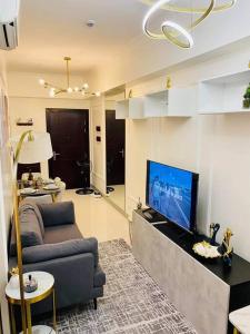 Uptown Parksuites Tower 2