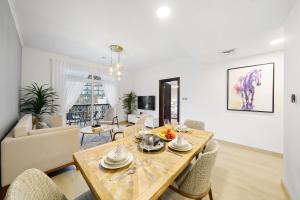 Classy Design 2BR in Old Town w Burj Khalifa View