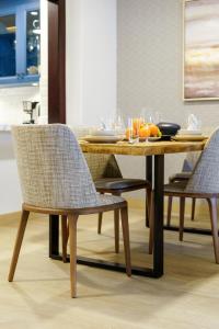 Classy Design 2BR in Old Town w Burj Khalifa View