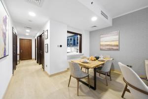 Classy Design 2BR in Old Town w Burj Khalifa View