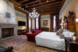 Junior Suite with Canal View room in Hotel Palazzo Priuli