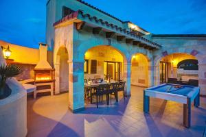 Mares 4 bedroom villa, Calan Forcat