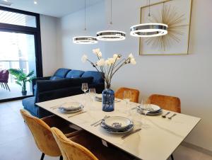 SUNSET WAVES golden apartments