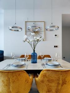 SUNSET WAVES golden apartments