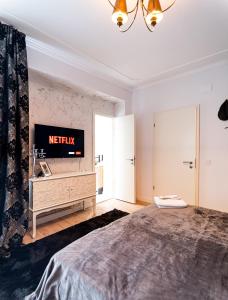 The Artist - Ultracentral Designer Apartment