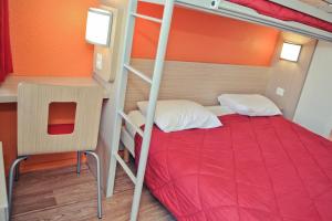 Hotels Premiere Classe Beauvais : Chambre 1 Lit Double et 1 Lit Simple Essentiel Plus