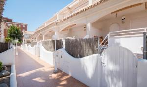 R142 Manila Resort central