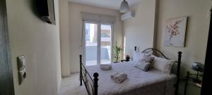 Bright & Modern Apt with View