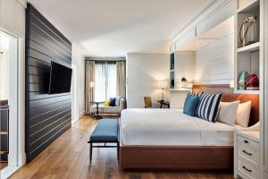 King Suite room in Lido House Autograph Collection
