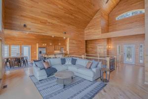 Amazing Vacation Home on the 56 MM, Dock, Water Toys, Fire Pit, 5 bedrooms5 baths