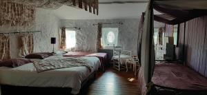 B&B / Chambres d'hotes Mas de la Filoselle : Chambre Familiale