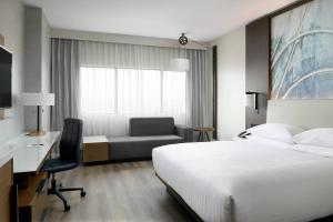 Guest Room, 1 King room in Marriott Tacoma Downtown