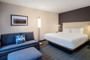 Large King Room with Sofa Bed room in Courtyard Denver Southwest/Lakewood