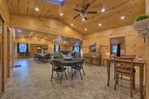 Spacious Kansas Retreat On-Site Disc Golf!