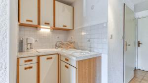 Nauticap - 423 - Appart vue piscine - 5 pers