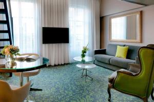 Hotels Renaissance Paris Nobel Tour Eiffel Hotel : photos des chambres