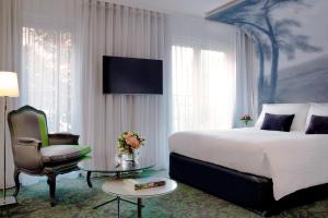 Hotels Renaissance Paris Nobel Tour Eiffel Hotel : photos des chambres