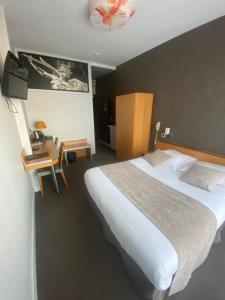 Hotels Hotel Des Lices : Chambre Double