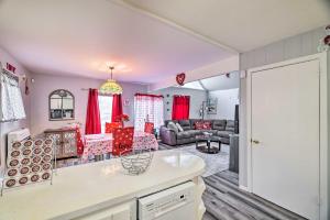 Tobyhanna Home Near Kalahari with Lake and Pool Access