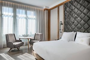 King Room with City View room in Círculo Gran Vía Autograph Collection (Adults Only)