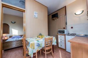 Apartments Delfin with seaview 100 meters from the sea - by TA Leut Agency