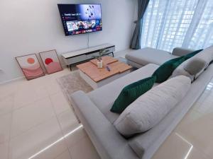 H+M Residence [5min]to Setia City Convention