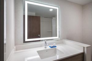 King Room with Hearing Accessible Roll In Shower - Non-Smoking room in Holiday Inn Express - Gaffney By IHG