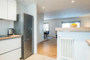 3-Br Apartment Steps from Palais des Festivals