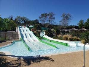 "Le Nid Douillet" Piscines et plage à pied! Superbe environnement!