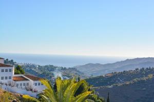La Fuente APT6, Frigiliana Amazing 2 bedroom Family Apartment with views, Padel Court and 2 Pools HansOnHoliday Rentals