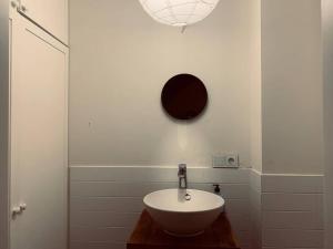 Mariams Stunning and Sunny Apt