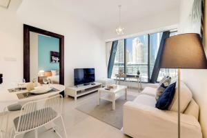 Vacationer Holiday Homes I Elegant 1 Bedroom Apartment I Marina Views I Walk to Marina Mall