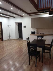 Дворівневі апартаменти на площі Ринок