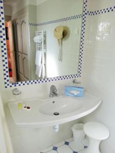 Hotels Hotel Les Palmiers : photos des chambres
