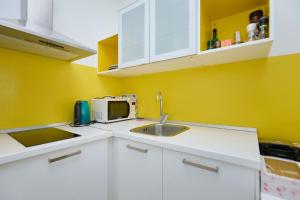 Yellow SeaView Apartment
