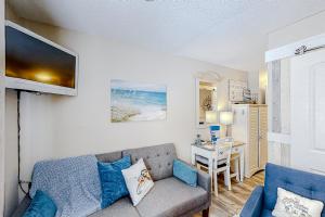 The Oceanfront Litchfield Inn 251