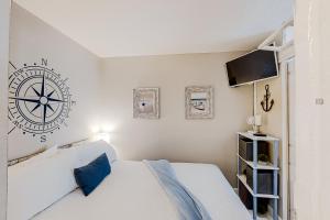 The Oceanfront Litchfield Inn 251