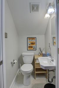 Hip and Spacious Midtown Cottage near Beale Street