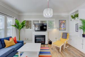 Hip and Spacious Midtown Cottage near Beale Street