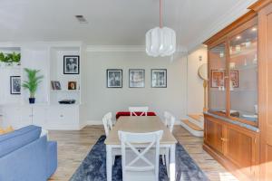 Hip and Spacious Midtown Cottage near Beale Street