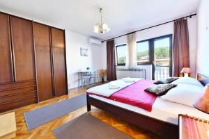 Apartments and rooms with parking space Rakovica, Plitvice - 20647