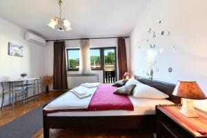 Apartments and rooms with parking space Rakovica, Plitvice - 20647